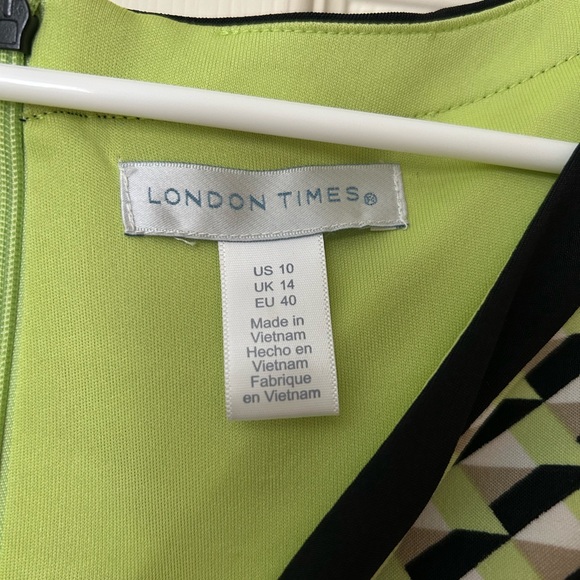 New With Tags-Stylish Black and Green Geometric Women Dress..Yes it has pockets - Picture 3 of 5